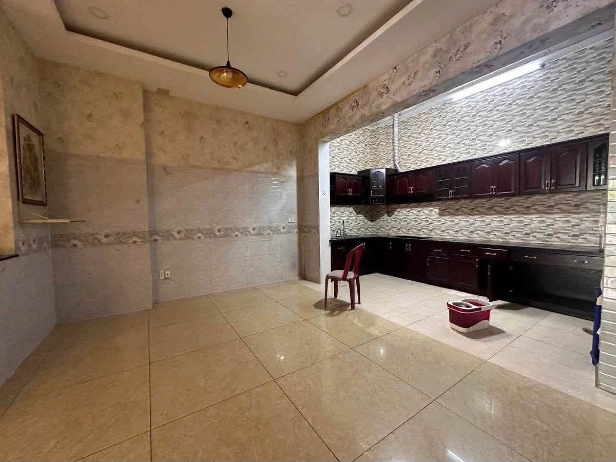 Bán nhà KDC Trịnh Quang Nghị 6x18m, 1 trệt 3 lầu, 6PN, Phường 7 Quận 8, giá 9,2 tỷ - Ảnh thu nhỏ 2