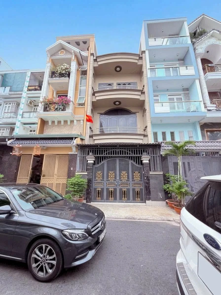 Bán nhà 3 tầng 102m2, 6PN Tân Bình gần Trường Chinh - Ảnh 1
