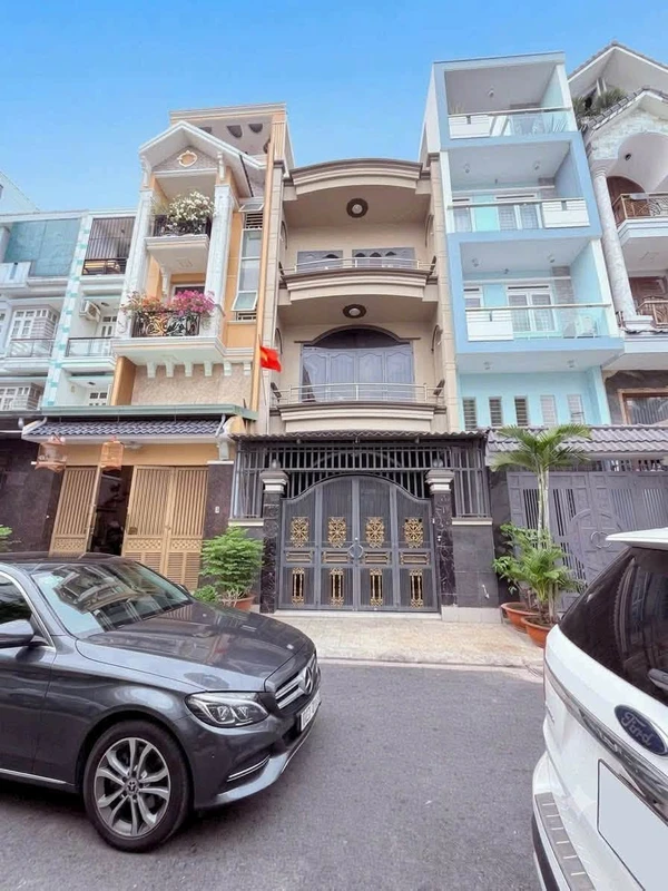 Bán nhà 3 tầng 102m2, 6PN Tân Bình gần Trường Chinh
