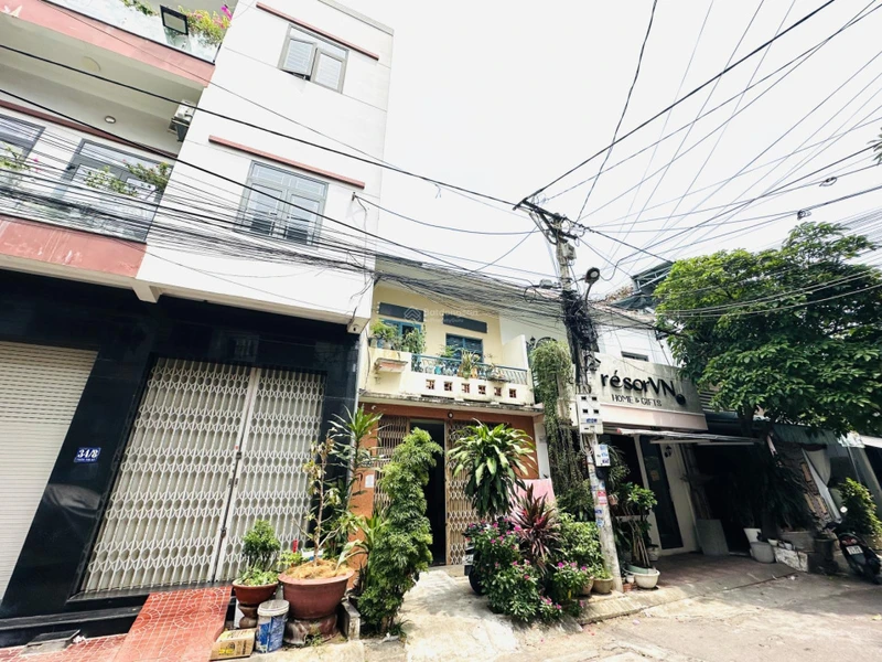 Nhà trung tâm phố biển Quy Nhơn chỉ cách 5 phút ra biển. Vị trí đắc địa để ở hoặc homestay du lịch!