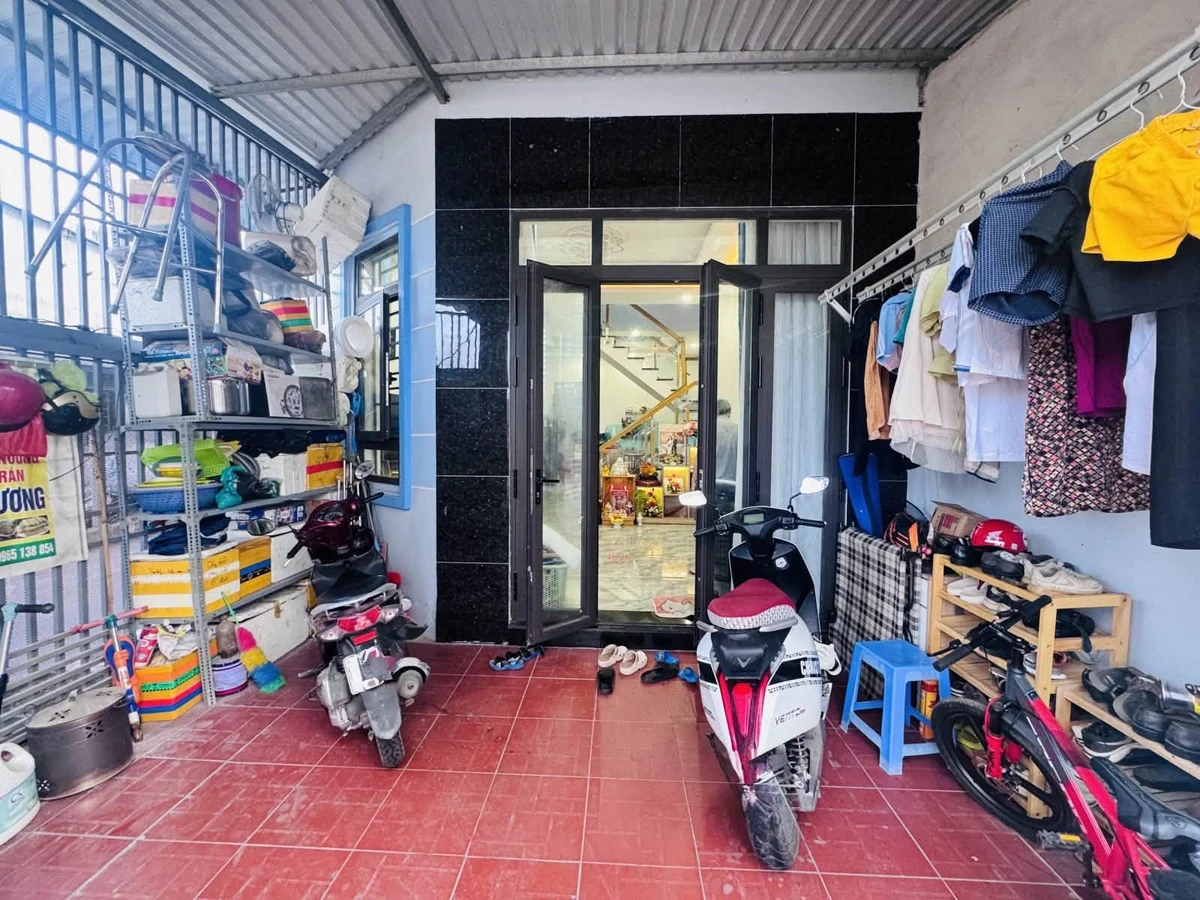 Bán nhà mặt tiền 3 tầng 64m² đường 8m sát Vinhomes Grand Park, Quận 9 giá 5,35 tỷ - Ảnh thu nhỏ 3