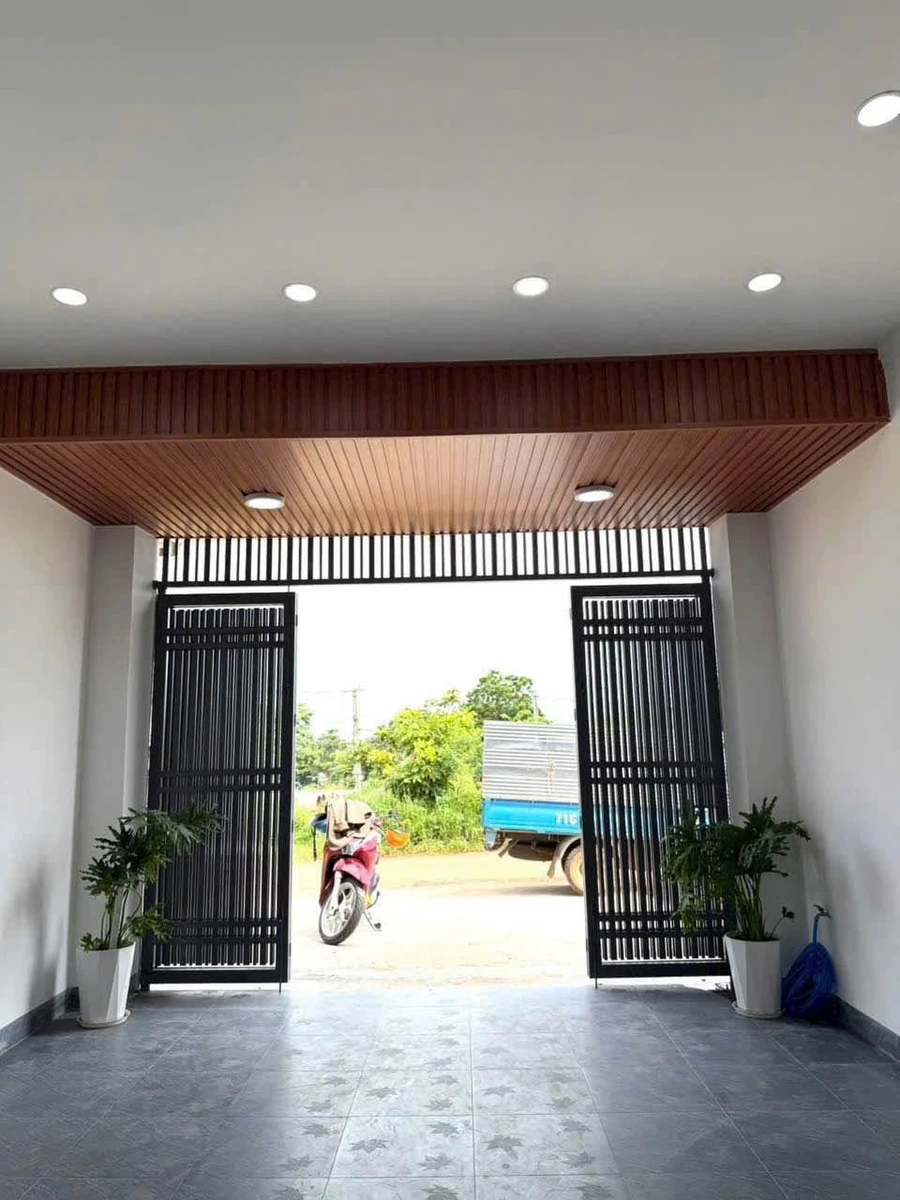 Bán nhà 2 tầng mới 4,5x20m hẻm 81 đường 19/5, Ea Kao, Đắk Lắk, giá 3,7 tỷ - Ảnh 1