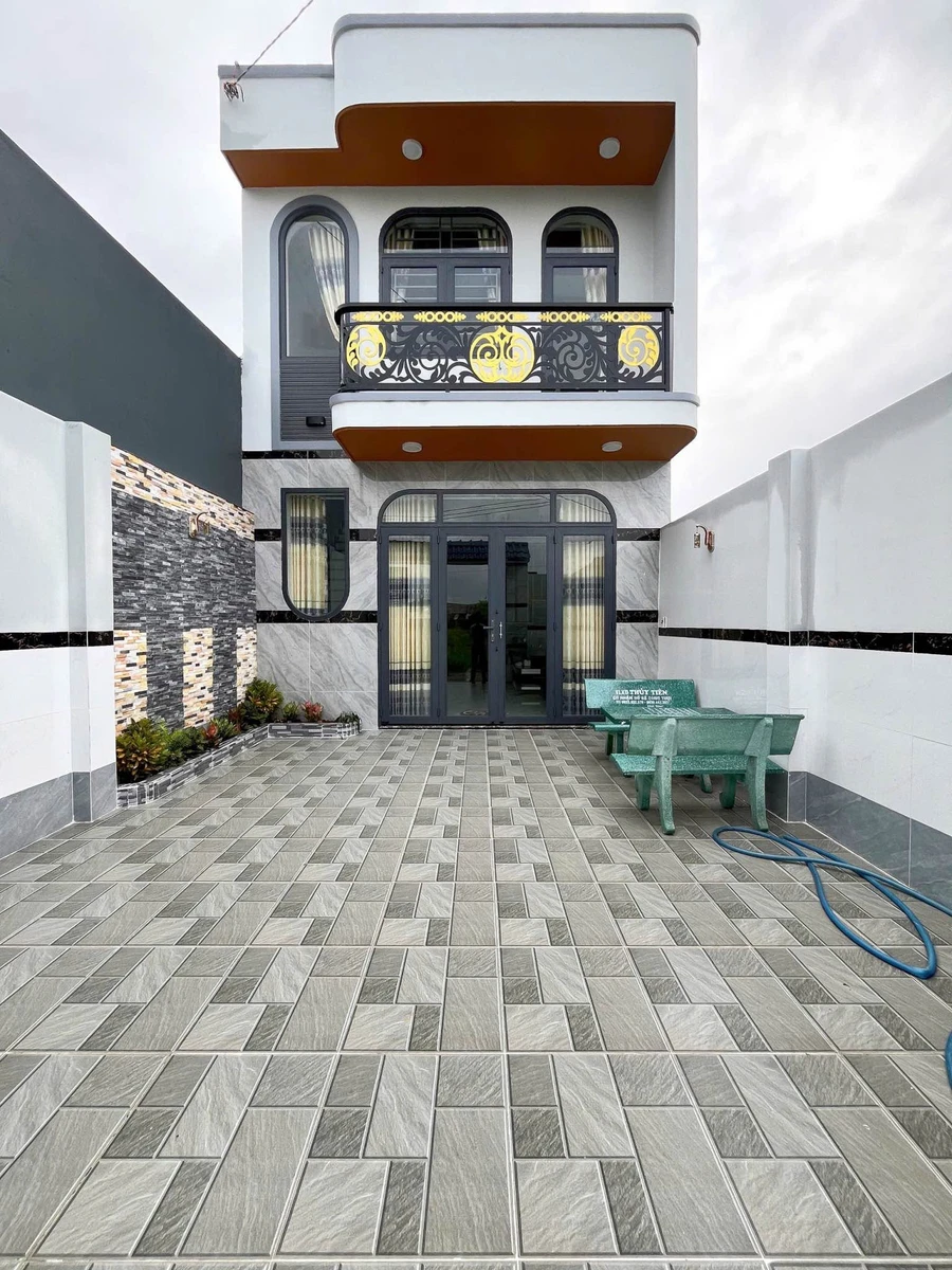 Bán nhà 1 trệt 1 lầu 150m2 thổ cư, 3PN, sổ hồng riêng gần ngã ba Mỹ Hạnh - Ảnh thu nhỏ 2