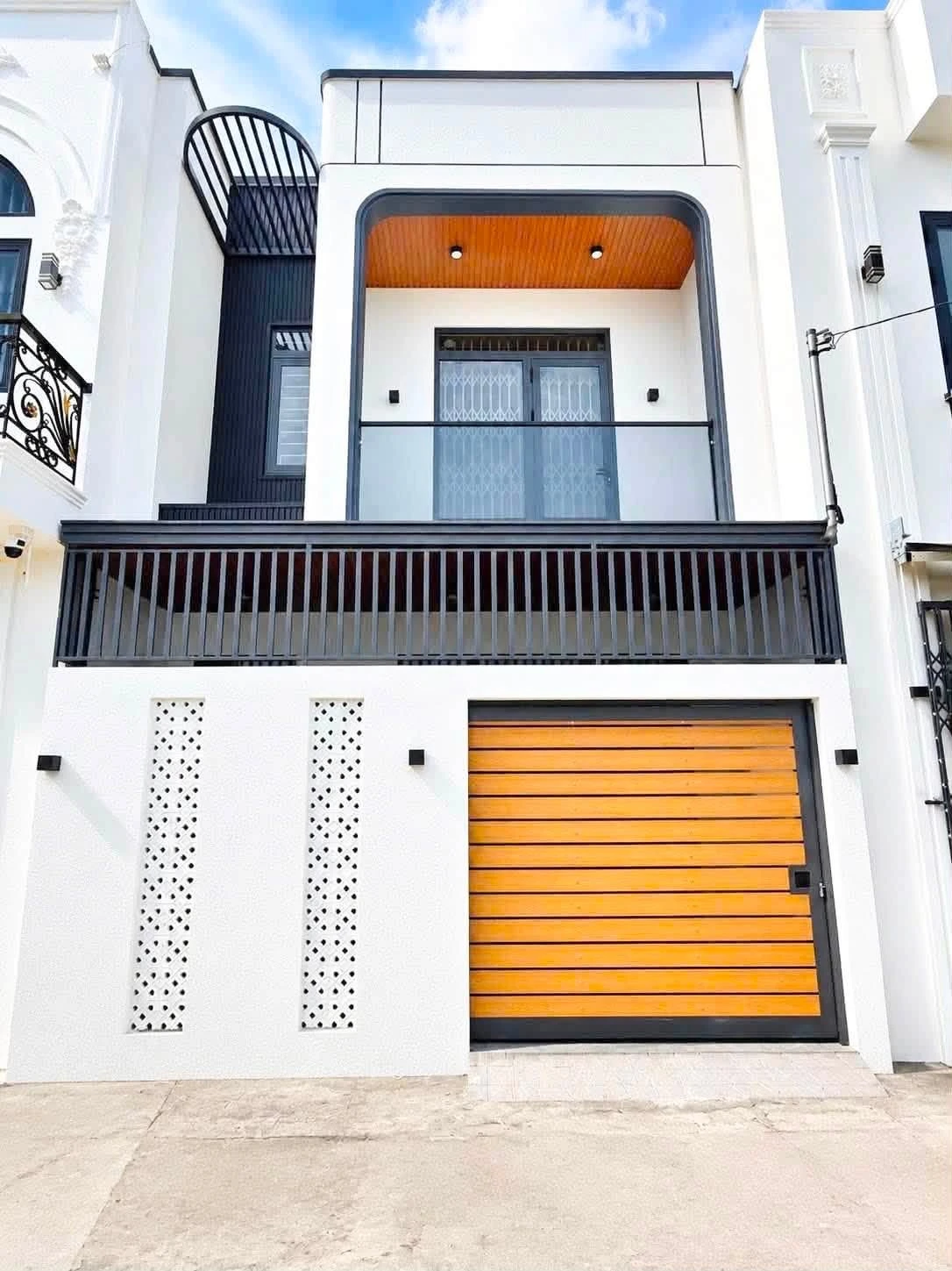 Bán nhà 1 trệt 1 lầu 5.5x11m, 2PN, hẻm ô tô Nguyễn Bỉnh Khiêm, Rạch Giá - Ảnh 1