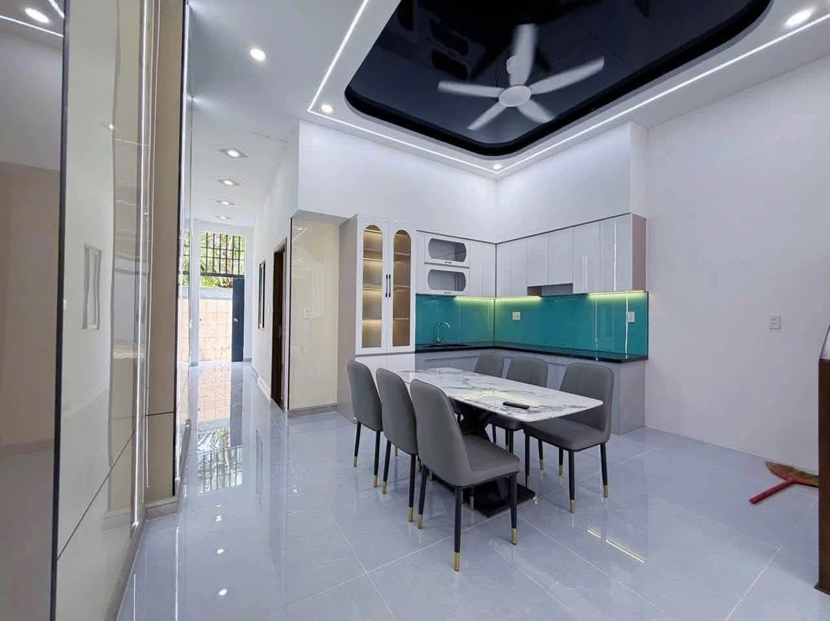 Bán nhà 1 trệt 2 lầu 73m2, 4PN, tặng full nội thất, giá 5,5 tỷ, Phường Hóa An, Biên Hòa - Ảnh thu nhỏ 5