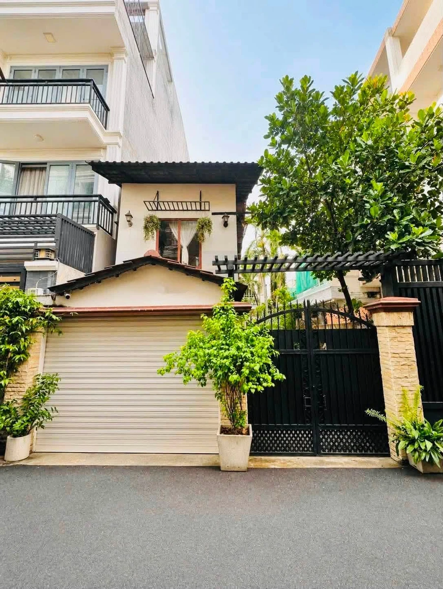 Bán biệt thự sân vườn 317m² đất nở hậu, 3 phòng ngủ, Bình Thạnh giáp Phú Nhuận - Ảnh 1