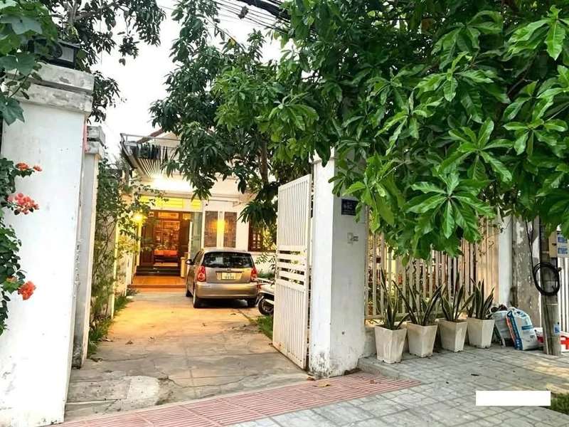 Nhà mặt tiền Nguyễn Huệ 323m² 3PN Bến Tre 15 tỷ