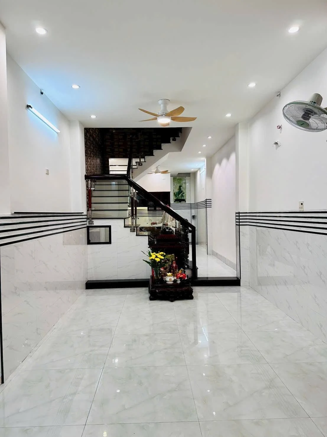 Nhà 3 tầng mặt tiền Xuân Thuỷ 52m2, 3 phòng ngủ - 4 tỷ 320 - Ảnh 1