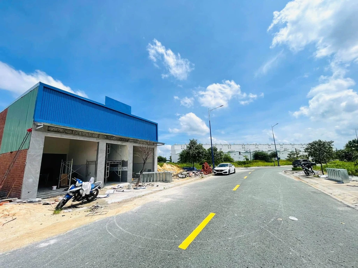 Bán dãy trọ 10 phòng và 2 kiot 300m2 thổ cư tại Becamex Chơn Thành, Bình Phước - Ảnh thu nhỏ 2