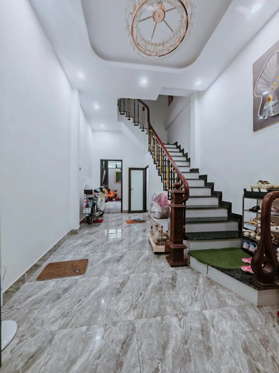 Bán nhà 5 tầng 36m2 sát phố Cầu Diễn giá 8 tỷ - Ảnh 1