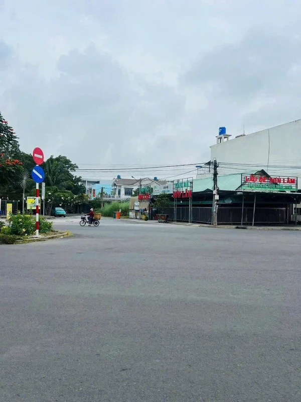 Bán nhà 1 trệt 1 lầu 96m² Bến Lức Long An gần chợ