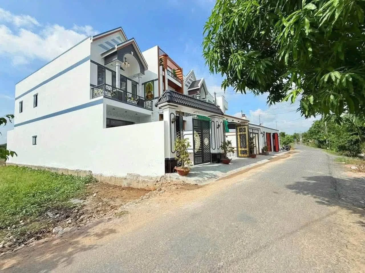 Bán nhà 2 lầu 4PN mặt tiền Đoàn Văn Diệu, Mỹ Lộc, Long An - Ảnh 1