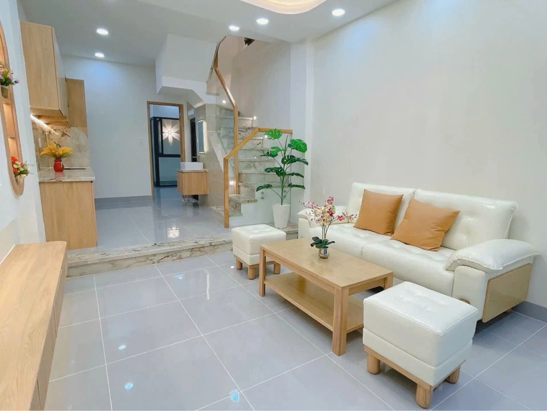 Bán nhà 3 tầng 57m2 (3.8x15) 4PN, đường 8m ô tô đậu cửa, Quận 6, giá 6 tỷ - Ảnh 1