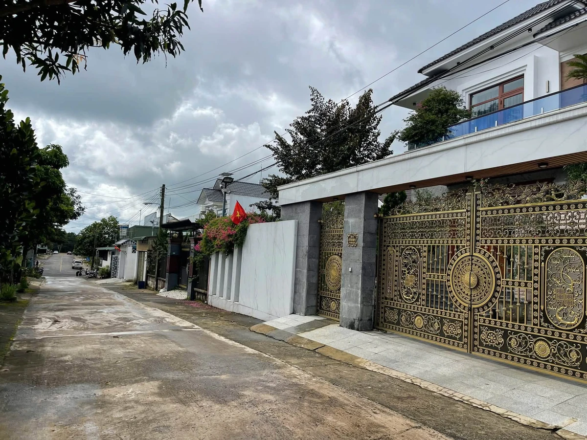 Bán đất hai mặt tiền 6x20, 120m² Quận 1, 3,3 tỷ - Ảnh 1