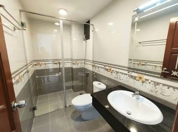 Bán nhà 3 tầng 200m2, 4PN ở Tân Uyên, Bình Dương - Ảnh thu nhỏ 3