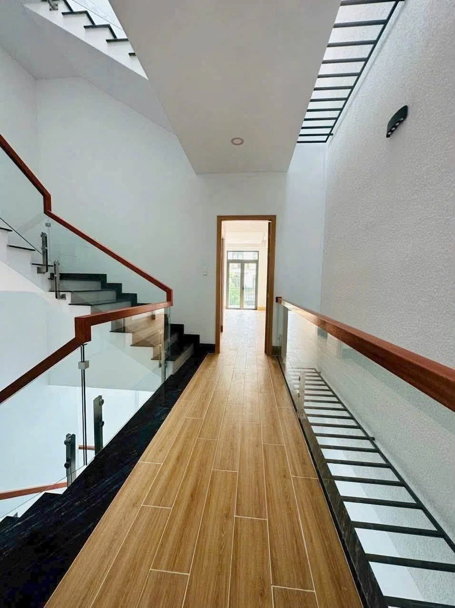 Bán nhà 1 trệt 2 lầu 100m2, 4PN Thủ Dầu Một 6.9 tỷ - Ảnh thu nhỏ 5