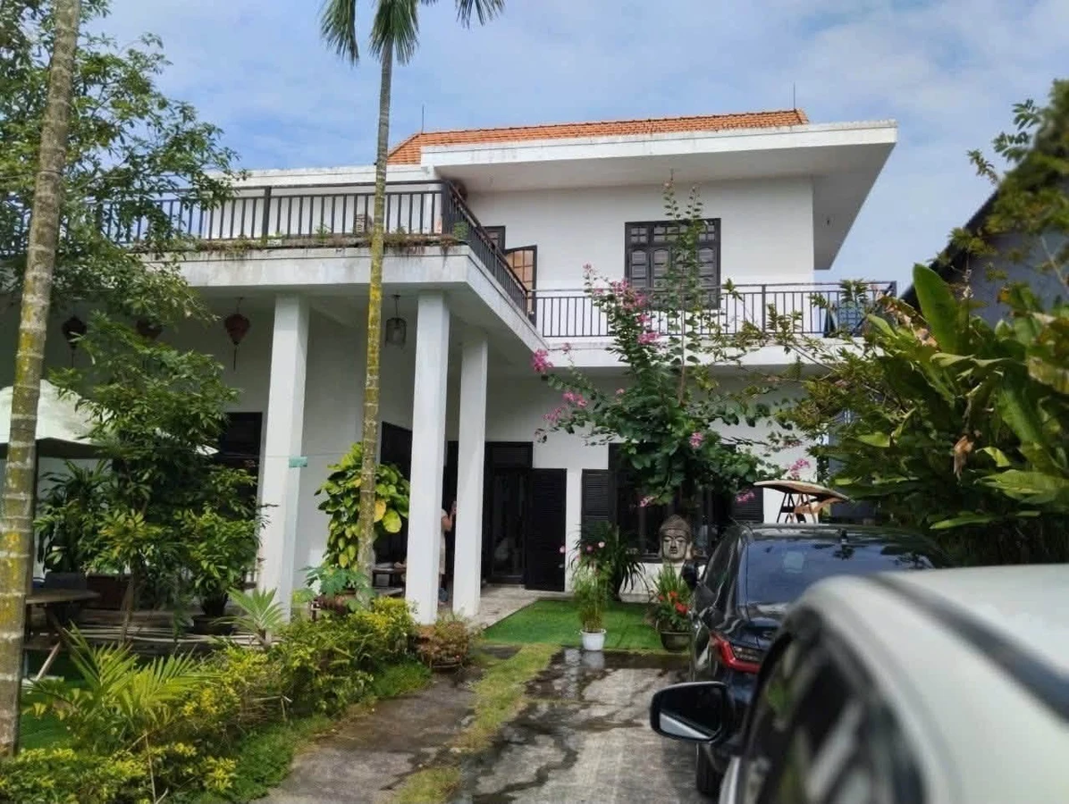 Bán villa 1.200m² 4 phòng ngủ, hồ cá Koi, cách biển 1km tại Điện Nam Trung, Hội An - Ảnh 1