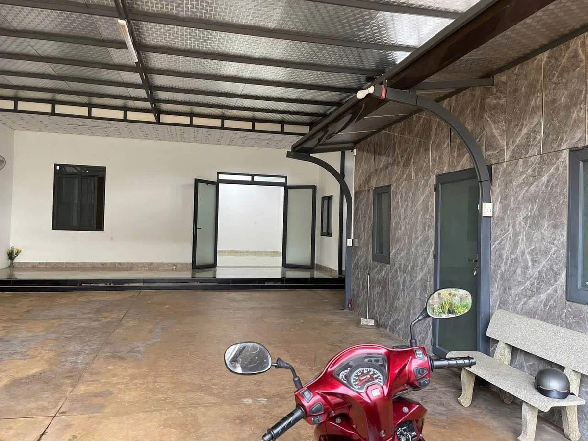 Bán nhà phố hẻm 275m² 4PN 2WC Y Moan Quận 12 - Ảnh 1