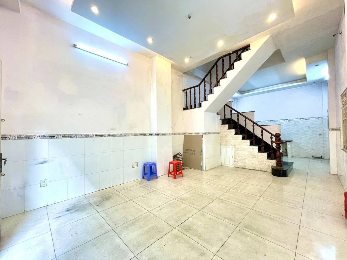 Bán nhà hẻm 4.2x10m giá 5,95 tỷ sát Quận 1, TP.HCM - Ảnh thu nhỏ 4