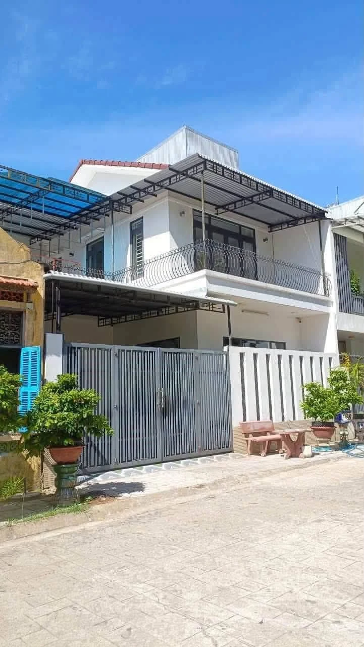 Bán nhà 10x12m (120m²) giá 3,9 tỷ Quảng Ngãi - Ảnh 1