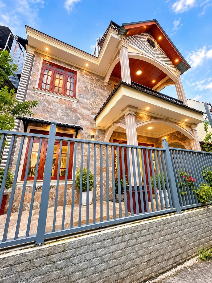 Bán nhà phố 3 PN 130m², 15m ngang, Đà Lạt 5,5 tỷ - Ảnh 1