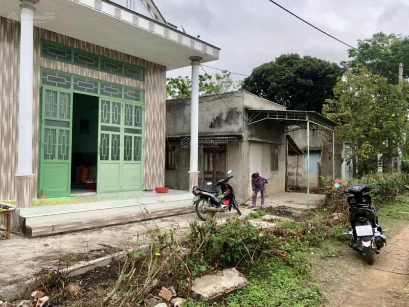 Bán lô đất 2 mặt tiền 512 m2 có nhà cấp 4 chỉ 379 triệu. Sổ sẵn thổ cư 400m2