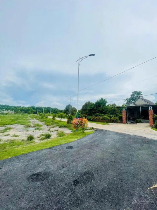 Cần tiền bán gấp 430m2 đất, thổ cư 100m2, kế bên khu công nghiệp Minh Hưng, dân cư đông