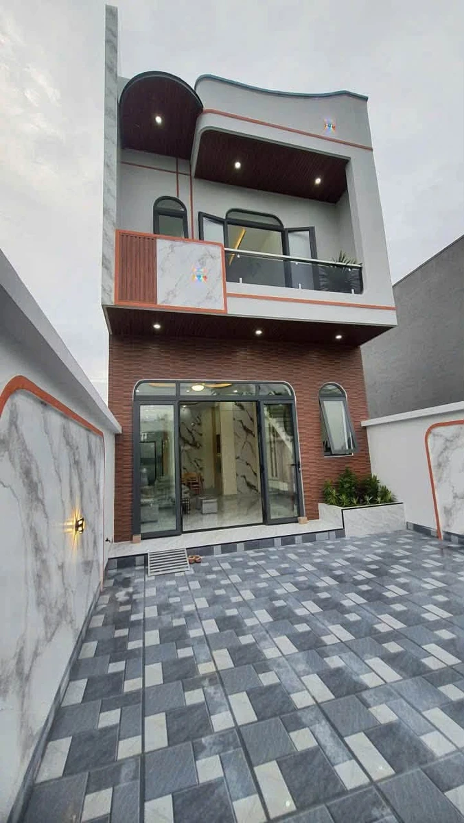 Bán nhà mới xây 1 trệt 1 lầu mặt tiền đường Nguyễn Văn Thậm, 108m2, 3PN, giá 2 tỷ - Ảnh 1