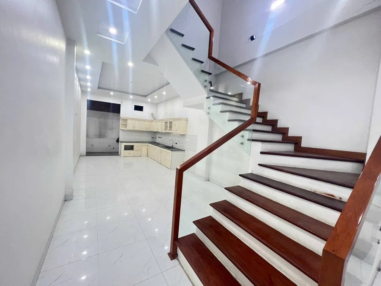 Bán nhà 3 tầng mặt tiền 72m² Lê Lai, giá 3,9 tỷ - Ảnh 1
