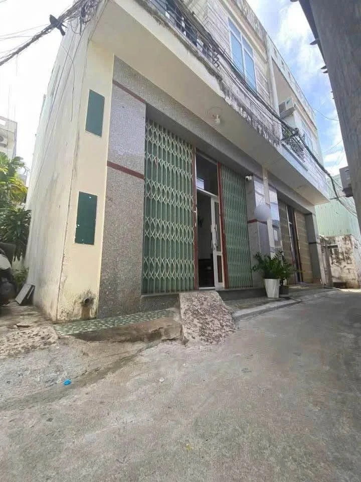 Bán nhà ôm góc 2 tầng 47,4m2 Quy Nhơn 2 tỷ 50 triệu - Ảnh 1