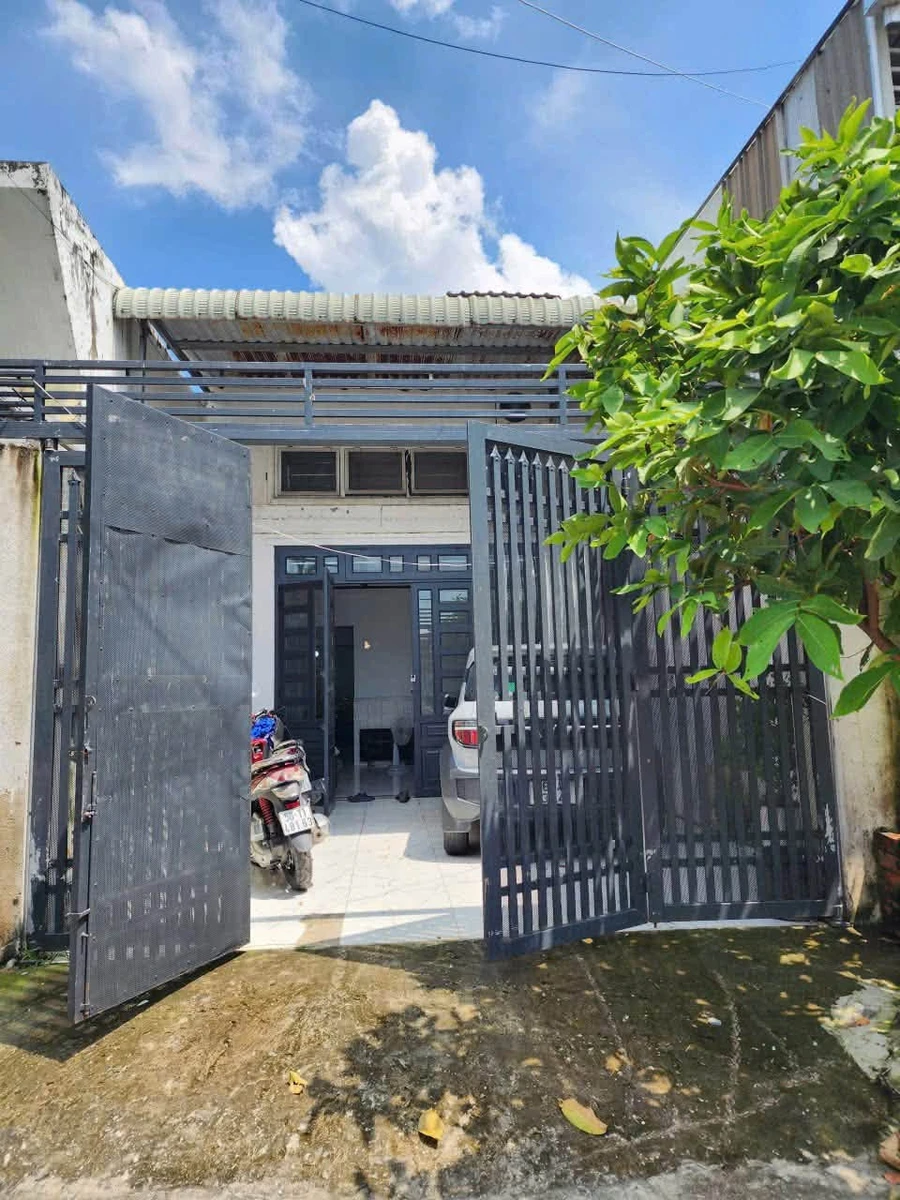 Bán nhà Hóc Môn 97m2 2 tầng 2.35 tỷ Xuân Thới Thượng - Ảnh 1