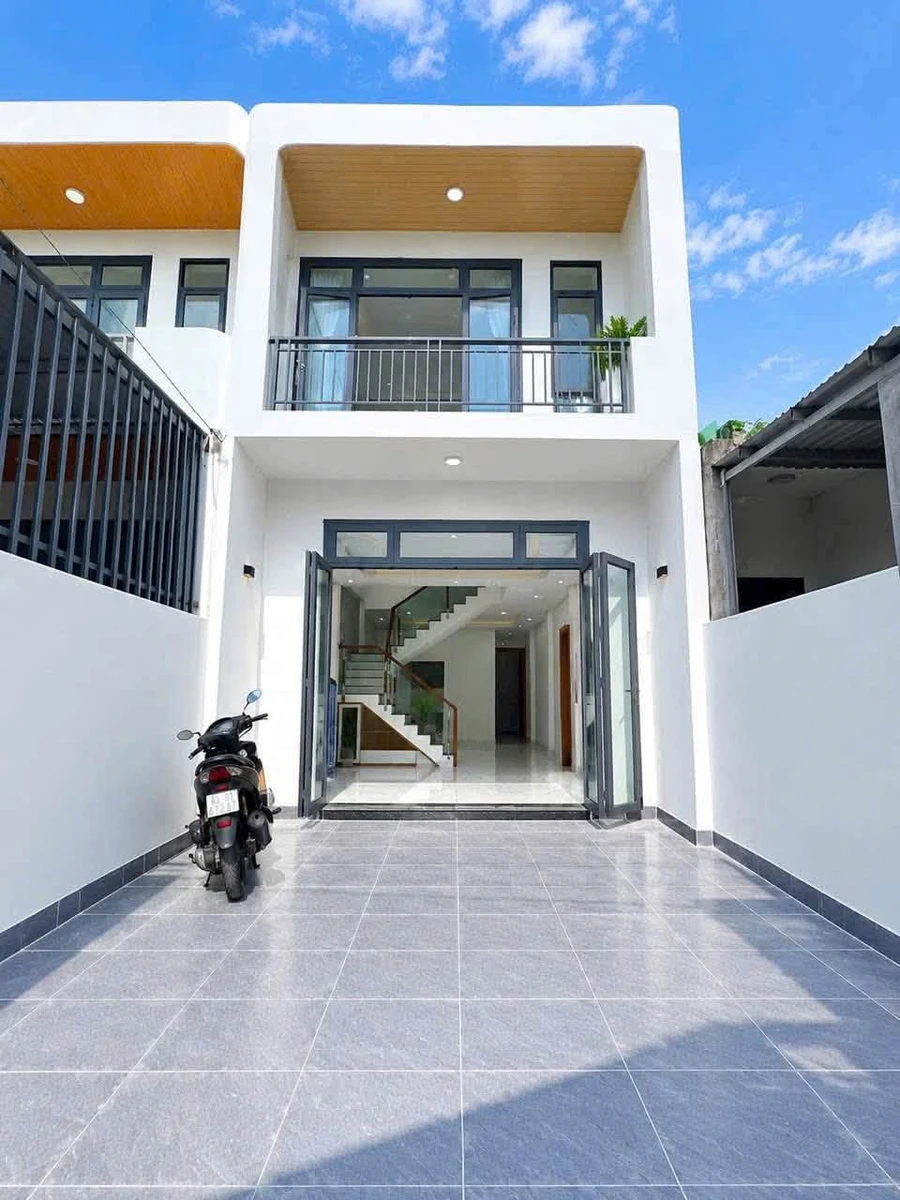 Bán nhà 1 trệt 1 lầu 3PN 105m² ngã ba Đèn Vàng Quận 1 - Ảnh thu nhỏ 2