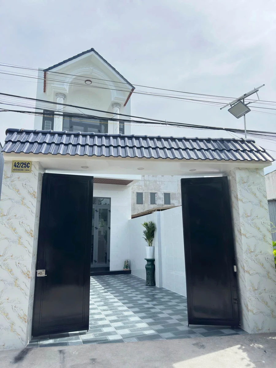 Bán nhà 1 trệt 1 lầu 99m² Phường Long An Tân An 3.2 tỷ - Ảnh 1