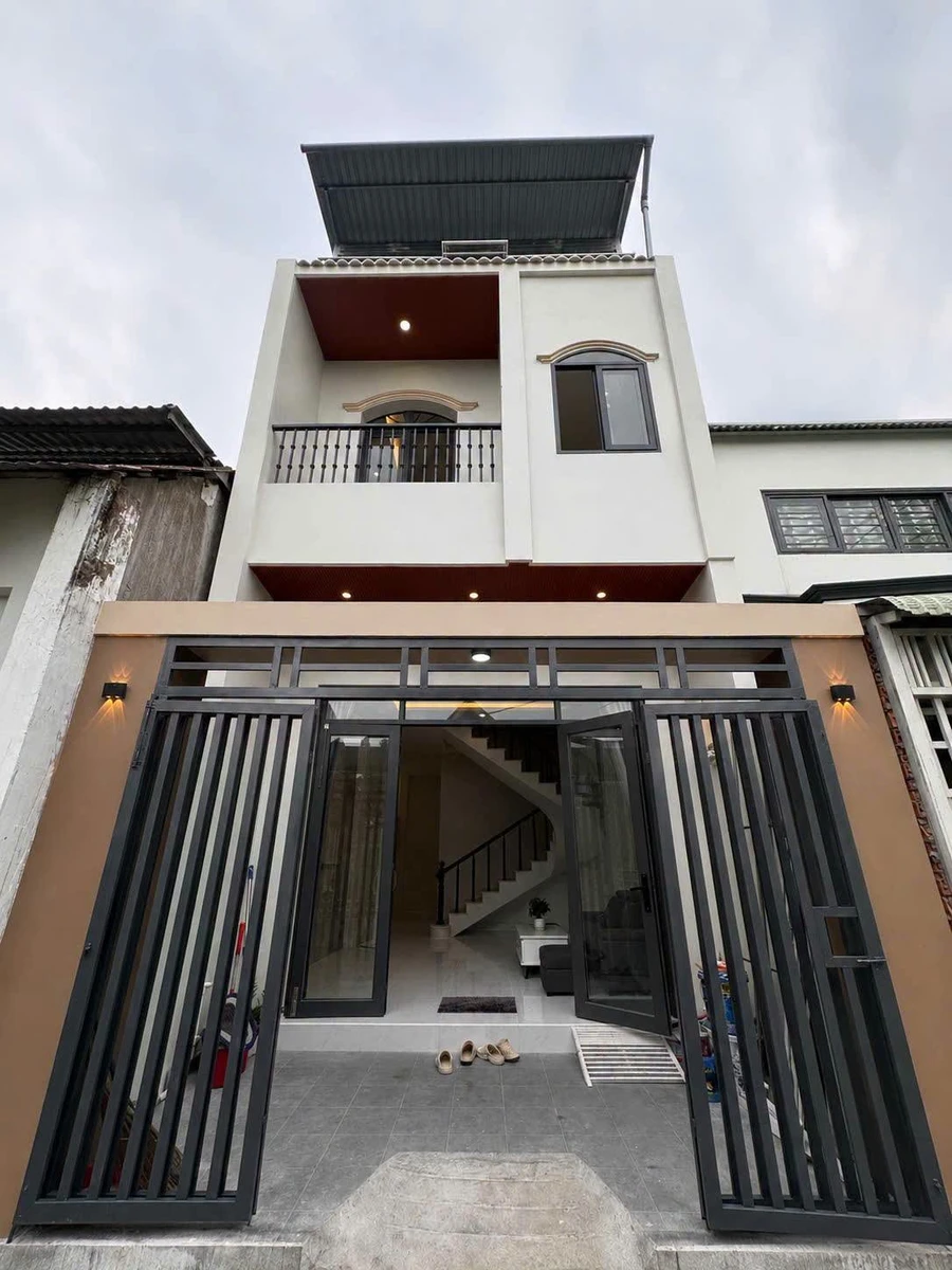 Bán nhà 4 phòng ngủ 58m2 hẻm ô tô Nguyễn Trung Trực, Rạch Giá, giá 1,99 tỷ - Ảnh 1