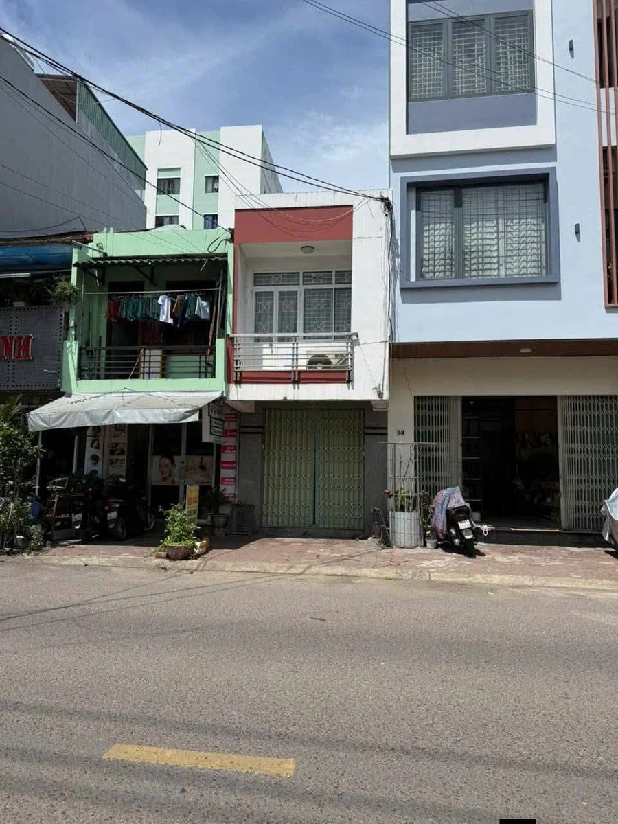 Bán nhà 2 tầng mặt tiền Phan Chu Trinh, 30m2, 2,85 tỷ - Ảnh 1