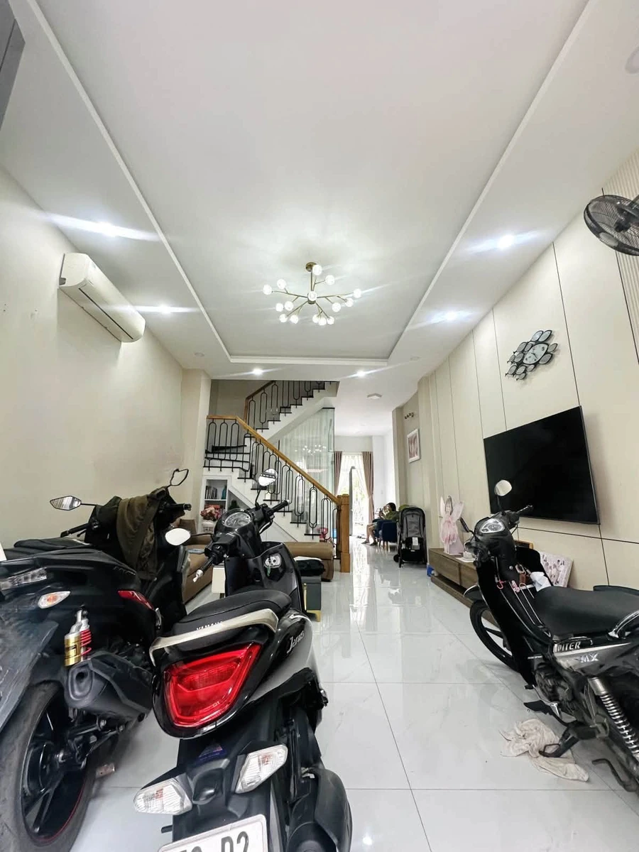 Bán nhà 4 tầng BTCT 82m2, 4 phòng ngủ, tặng full nội thất tại Cư xá Phú Thọ, Quận 11 - Ảnh thu nhỏ 2