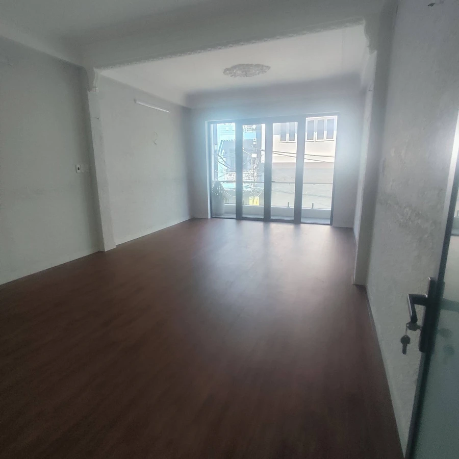 Bán nhà mặt tiền Huỳnh Thúc Kháng 70m2, mặt tiền 4,2m, dòng tiền 50 triệu/tháng - Ảnh thu nhỏ 4