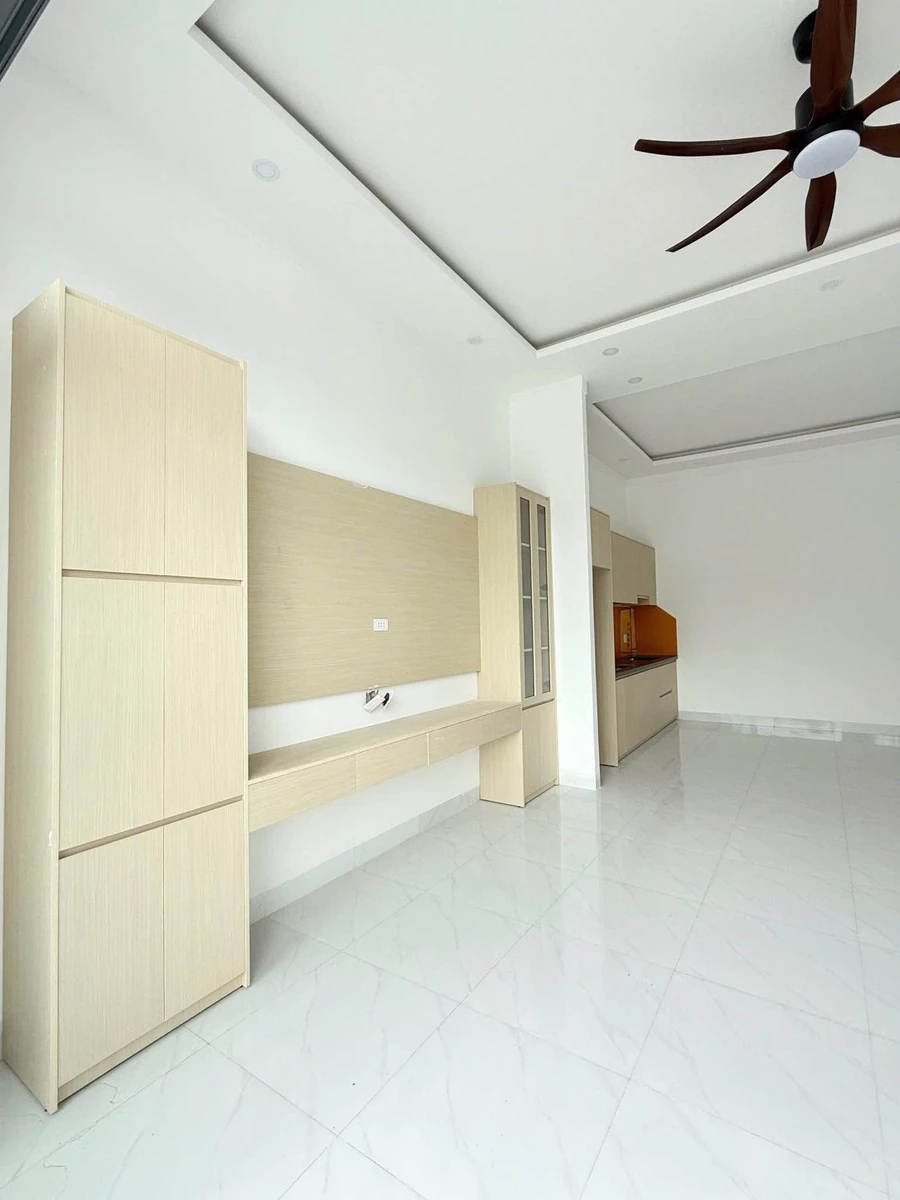 Bán nhà mặt tiền đường Triệu Quang Phục 4,9x23m, 2 phòng ngủ, giá 2,35 tỷ - Ảnh thu nhỏ 3