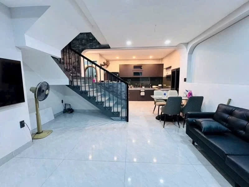Bán nhà góc hẻm 5m Quận 4, 43m2, 2 tầng 2PN, full nội thất, giá 5,65 tỷ - Ảnh thu nhỏ 2