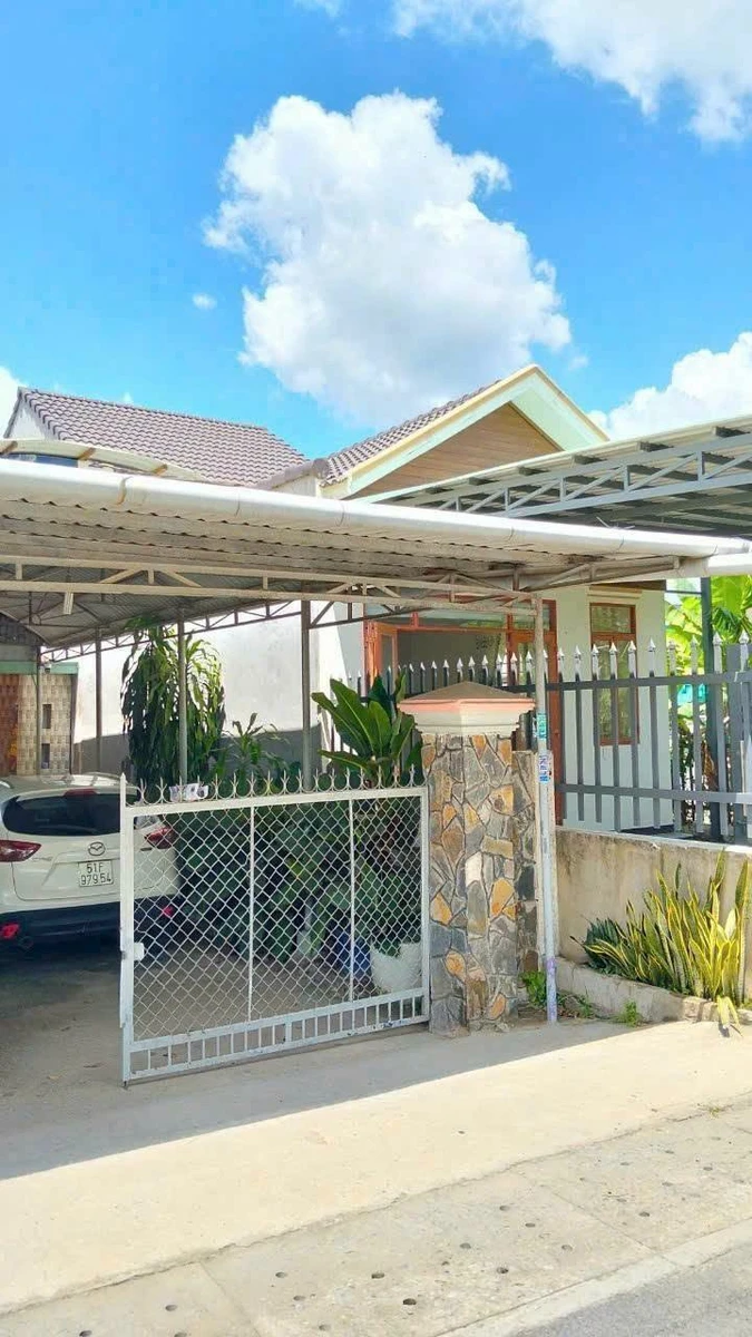 Bán nhà mái thái Tân An, Thủ Dầu Một, 3 phòng ngủ, 204m2, 3.2 tỷ - Ảnh thu nhỏ 2