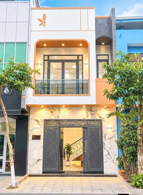 Bán nhà mặt tiền Phạm Hùng, Rạch Giá 100m² 3PN, 4.99 tỷ