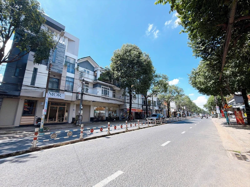 Bán shophouse 3 tầng mặt tiền Nguyễn Ái Quốc, Biên Hoà, 200m², 6,95 tỷ