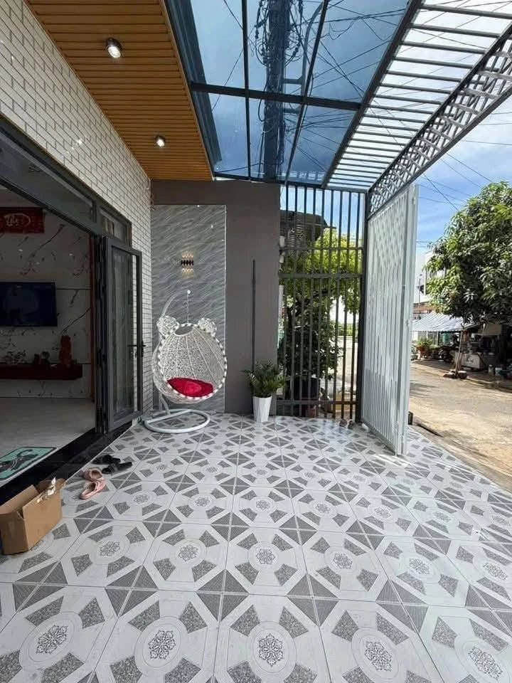 Bán nhà mới mặt tiền Phan Văn Trường, Rạch Giá, 100m², 2PN - Ảnh thu nhỏ 2