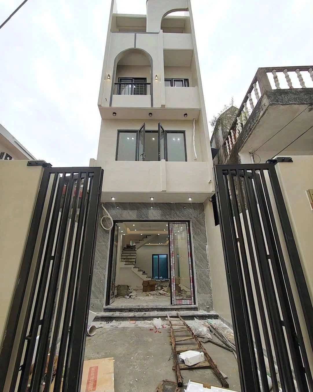Bán nhà 4 tầng 70m² tuyến 2 Hồ Sen - chợ Hàng, Hải Phòng, tặng full nội thất, nhỉnh 5 tỷ - Ảnh 1