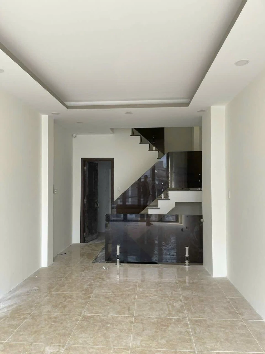 Bán nhà 4 tầng 7PN mặt tiền kinh doanh Quận 4 giá 8 tỷ - Ảnh thu nhỏ 3