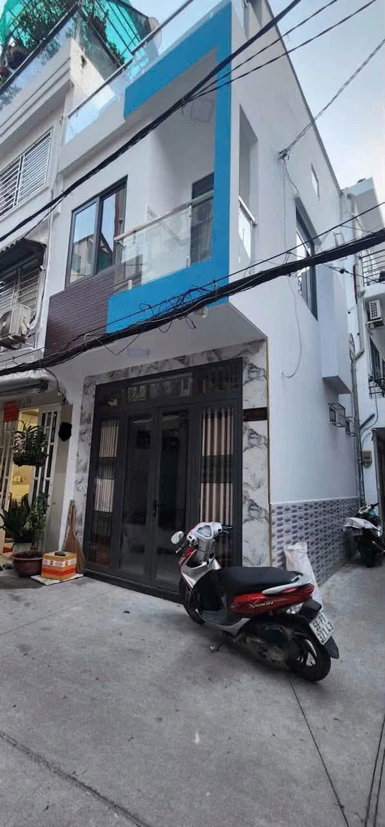 Bán nhà hẻm góc 2PN 3WC Lạc Long Quân Tân Bình 4 tỷ - Ảnh 1