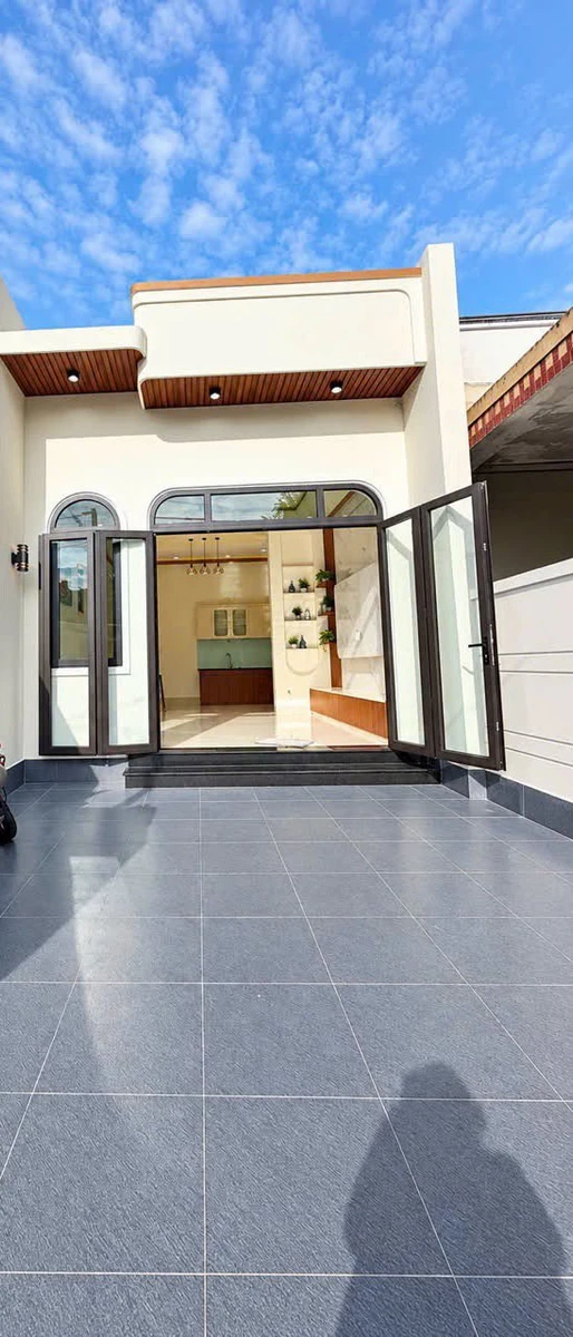 Bán nhà cấp 4 hiện đại 4,7x21m khu TĐC Tân An, Phú An giá 2,48 tỷ - Ảnh 1