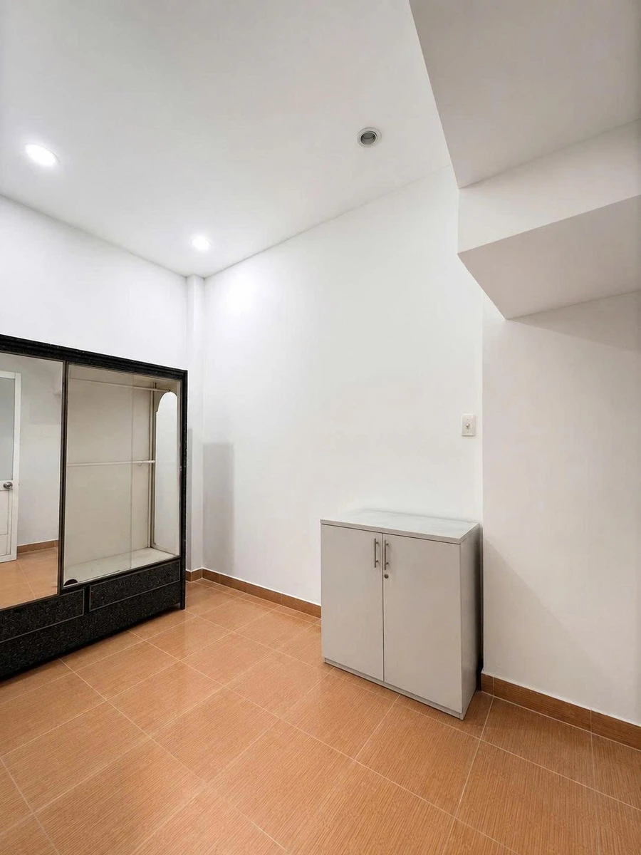 Bán nhà 4 tầng 50m2, 5PN có phòng ngủ trệt, đường Huỳnh Tịnh Của, Quận 3 - Ảnh thu nhỏ 5