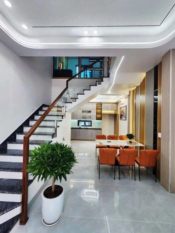 Bán nhà 2 tầng 42m² 2PN gần BV Hoàn Mỹ, 5,6 tỷ foodtour