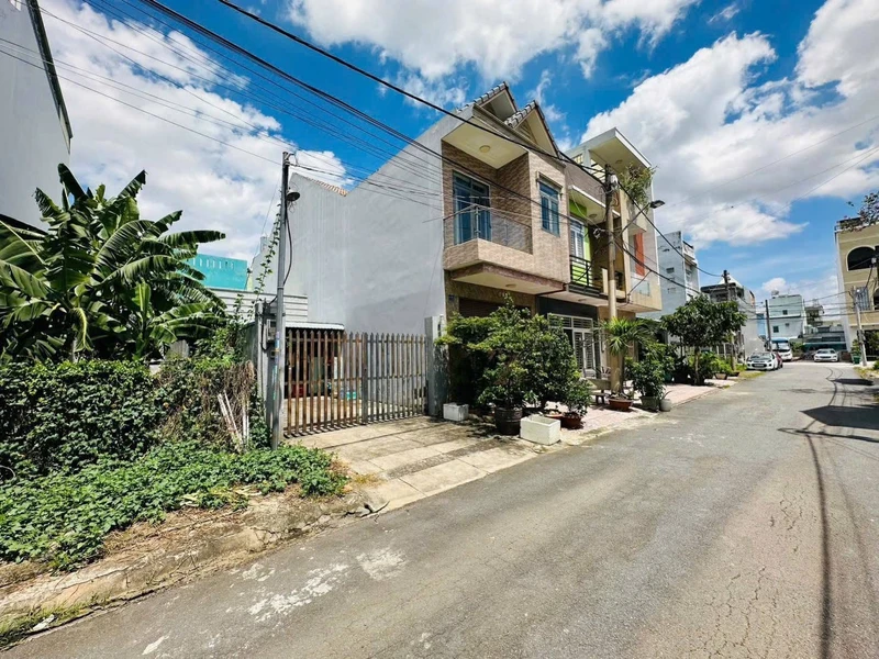 Bán nhà phố 4 PN, 250m², 4 tỷ 979 triệu ở Biên Hoà, Bình Dương